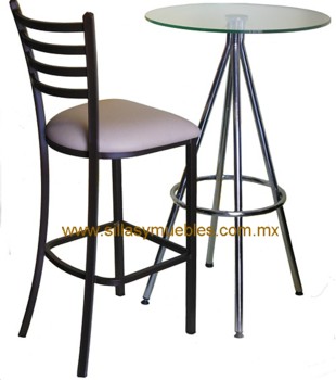 MESA CON CUBIERTA DE CRISTAL Y ESTRUCTURA CROMADA